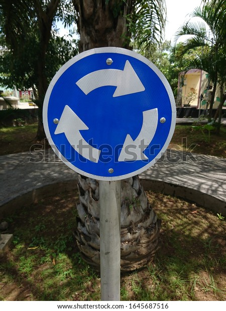 Road sign. Traffic sign\
road
