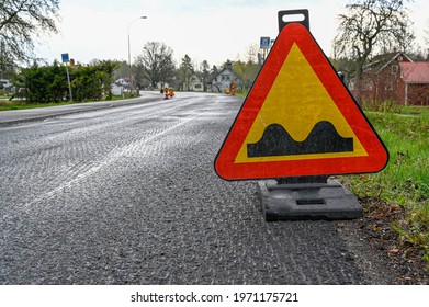 road sign with warning of bumpy road