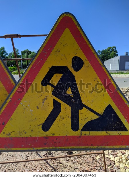road sign road works. road sign warning that\
work is in progress