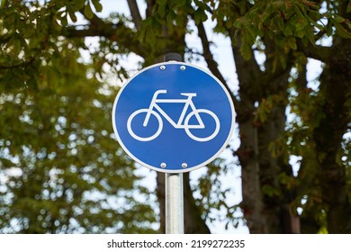 925 Cycle path sign board Images, Stock Photos & Vectors | Shutterstock