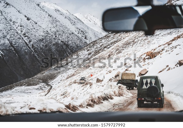 road trip to\
highest pass, Khardungla Pass,\
Leh
