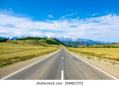 Road view of Chuya Highway, federal highway R256 Chuysky Trakt – the Most Picturesque Road in Russia (National Geographic magazine 10 most beautiful highways in the world)