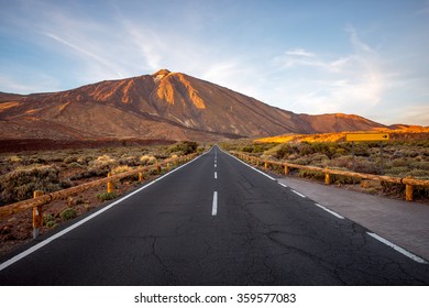 Road to the volcano 