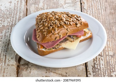 Roast Beef Sandwich, Roast Beef Sandwich Recipe, Wood Background White Plate 