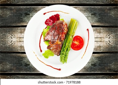 roasted beef meat served with asparagus on plate