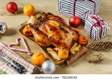 roasted chicken on Christmas table ภาพถ่ายสต็อก