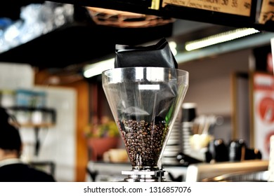 Roasted coffee beans