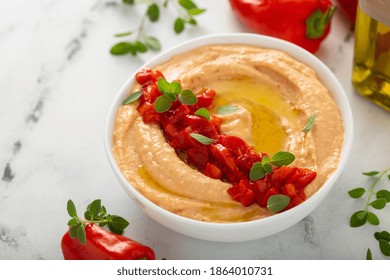 Roasted Red Pepper Hummus With Pita Chips