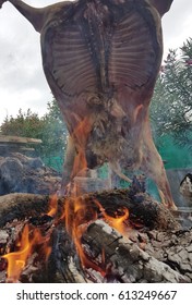 Roasting lamb to the flame