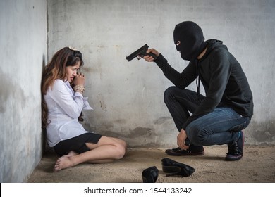 Robbery Man Is Using Gun Point Head Negotiating Negotiation With Hostage Kidnapping Women