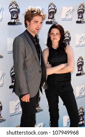 Robert Pattinson And Kristen Stewart  At The 2008 MTV Movie Awards. Gibson Amphitheatre, Universal City, CA. 06-01-08