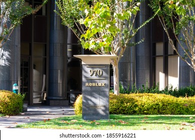 Roblox Signpost Headquarters Entrance Roblox Online Stock Photo Edit Now 1855916221 - what color is the roblox hq