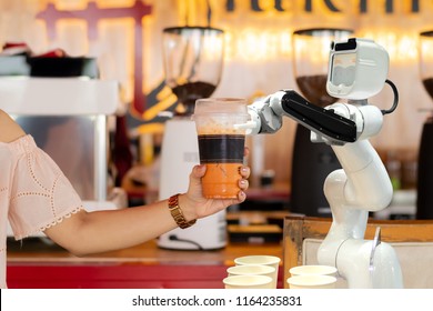 1,864 Robot Serving Images, Stock Photos & Vectors | Shutterstock