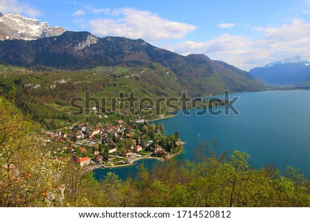 The Roc de Chère is a small mountain range overlooking Lake Annecy