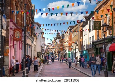 ROCHESTER, UK - MAY 16, 2015: Rochester High Street At Weekend. People Walking Through The Street, Passing Cafes, Restaurants And Shops