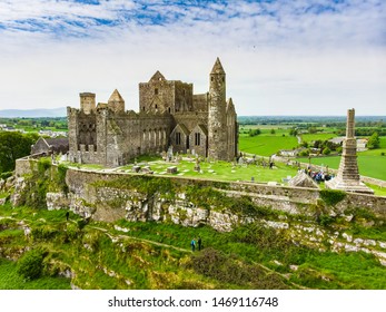 Der Cashel-Felsen, auch als Cashel der Könige und St. Patrick's Rock bekannt, ein historischer Standort in Cashel, County Tipperary. Eine der bekanntesten Sehenswürdigkeiten Irlands.
