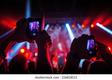 Rock Concert: Video Recording With Smart Phone