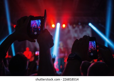 Rock Concert: Video Recording With Smart Phone