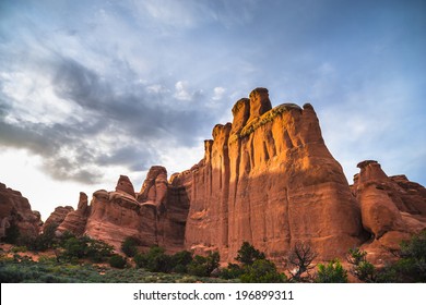 Rock Formations located between Sand Dune and Broken Arch