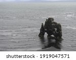 Hvitserkur，Rhino Rock on Iceland Beach Cloudy Day