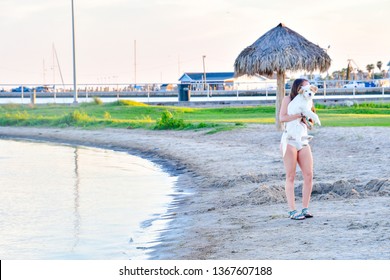 Rockport, Texas / USA - 7  April 2019:
Unidentified People Enjoying A Beautiful Sunset At The Beach.