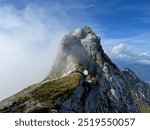 Rocky mountains around Mangart peak in the Julian Alps, Strmec na Predelu (Triglav National Park, Slovenia) - Felsige Berge rund um den Mangart-Gipfel in den Julischen Alpen (Triglav-Nationalpark)