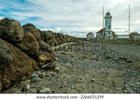 A rocky path leads to Point Wilson Lighthouse in Fort Worden State Park, Washington, USA Stockfoto © 