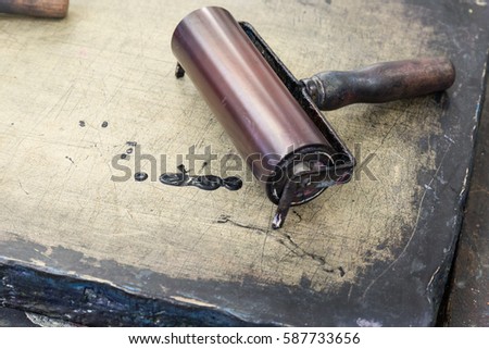 roller on lithographic stone
