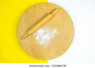 Rolling Pin On Traditional Circle Wooden Board, Top View Of Roller And Some Flour, Making Homemade Bread, Cooking Concept, Copy Space