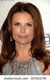 Roma Downey  At Operation Smile's 7th Annual Smile Gala. Beverly Hilton, Beverly Hills, CA. 09-18-08