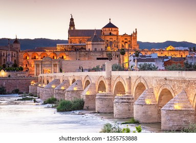 Römische Brücke und Fluss Guadalquivir, Große Moschee, Cordoba, Spanien