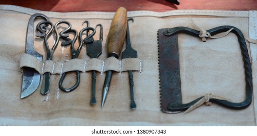 Roman Doctor Medical Surgery Tools Kit Detail