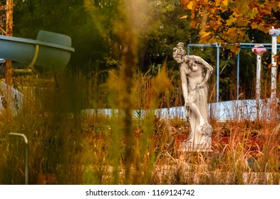 Roman Statue And Autumn Colours At Abandoned Theme Park Nara Dreamland