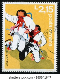 ROMANIA - CIRCA 1977: A stamp printed in Romania from the "Calusarii Folk Dance" issue shows two leaping dancer, circa 1977.