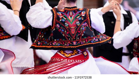 Romanian National Costumes For Girls 