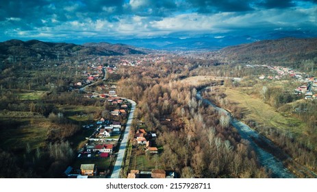 Romanian Village In Subcarpathians - Valcea County