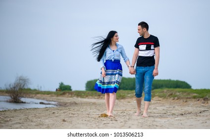 https://image.shutterstock.com/image-photo/romantic-couple-having-good-time-260nw-1013506213.jpg