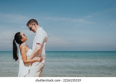 Romantic Couple Love Happy And Hugging On The Beach. Young Man And Woman Smiling And Enjoying Together On Summer Vacation. Honeymoon Lifestyle, Happy Aniversary.