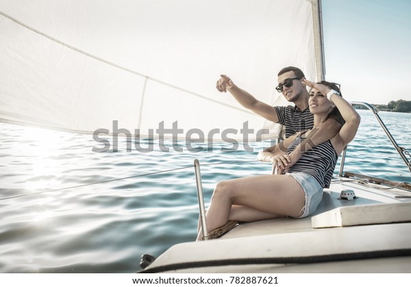 Romantic Couple Love On Sail Boat Foto Stock 782887621 Shutterstock 
