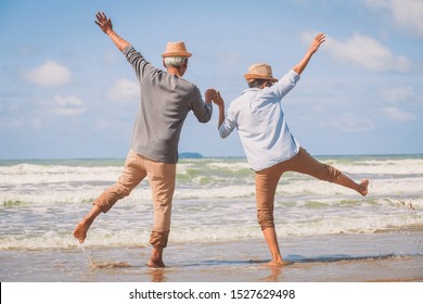 145,723 Old people beach Images, Stock Photos & Vectors | Shutterstock