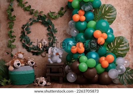 Romantic personalized decoration with colorful smash the cake balloon arch for photo studio