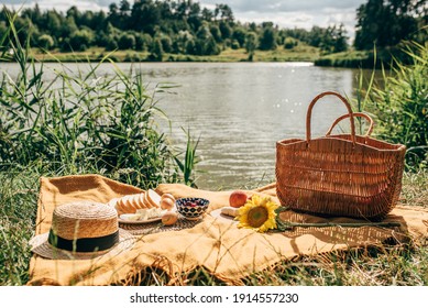 39,076 Picnic lake Images, Stock Photos & Vectors | Shutterstock