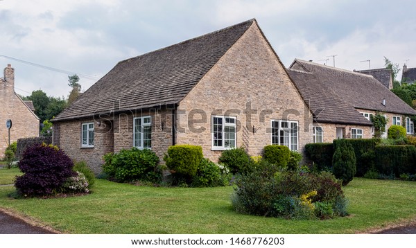 Romantic Stone Cottages Lovely Burford Village Stock Photo Edit