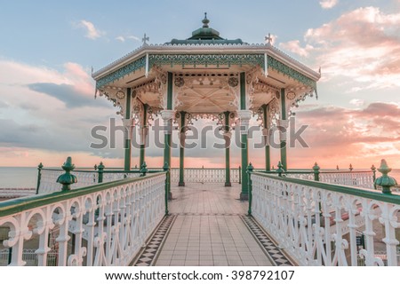 Romantic, Victorian Bandstand overlooking the sea in Brighton.  A popular venue for weddings. Foto stock © 