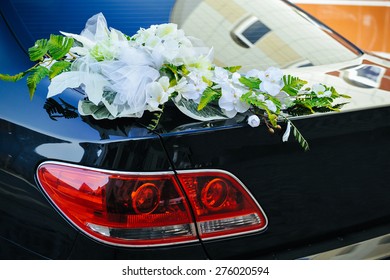 Romantic Wedding Decoration Flower on Wedding Car in Black and White.