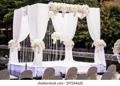 Romantic White Wedding Table Set Up On Tropical Beach,wedding Set Up