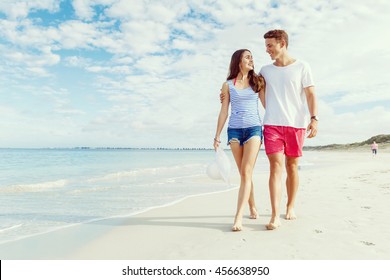 Romantic Young Couple On Beach Stock Photo 658374313 | Shutterstock