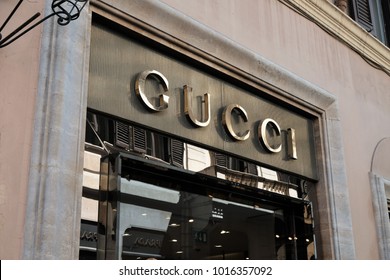 Rome Italy August 15 2017 Gucci Stock Photo 1016357092 | Shutterstock