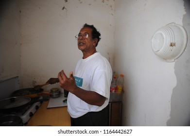 Rome, Italy - June 12nd, 2015: Everyday Life In A Spontaneous Refugee Camp In The Periphery Of Rome