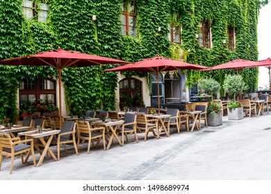 11,671 Cafe table umbrella Images, Stock Photos & Vectors | Shutterstock